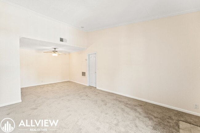 Foto del edificio - Stunning Dual Master Condo Available NOW i...