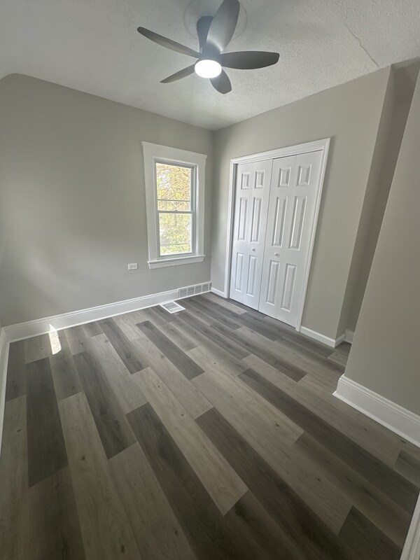 Foto del edificio - 3155 W 84th St