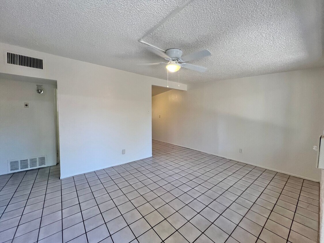 Charming Central Townhome - Charming Central  Townhome