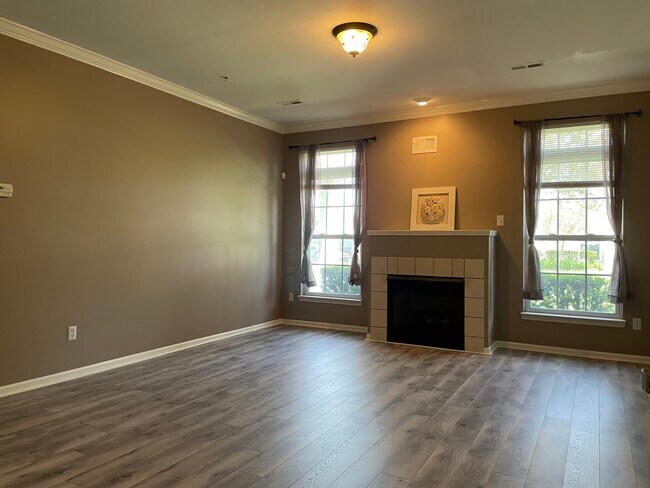 Foto del edificio - 10102 W Midway Ct