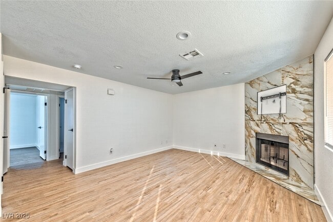 Building Photo - 1216 Observation Dr