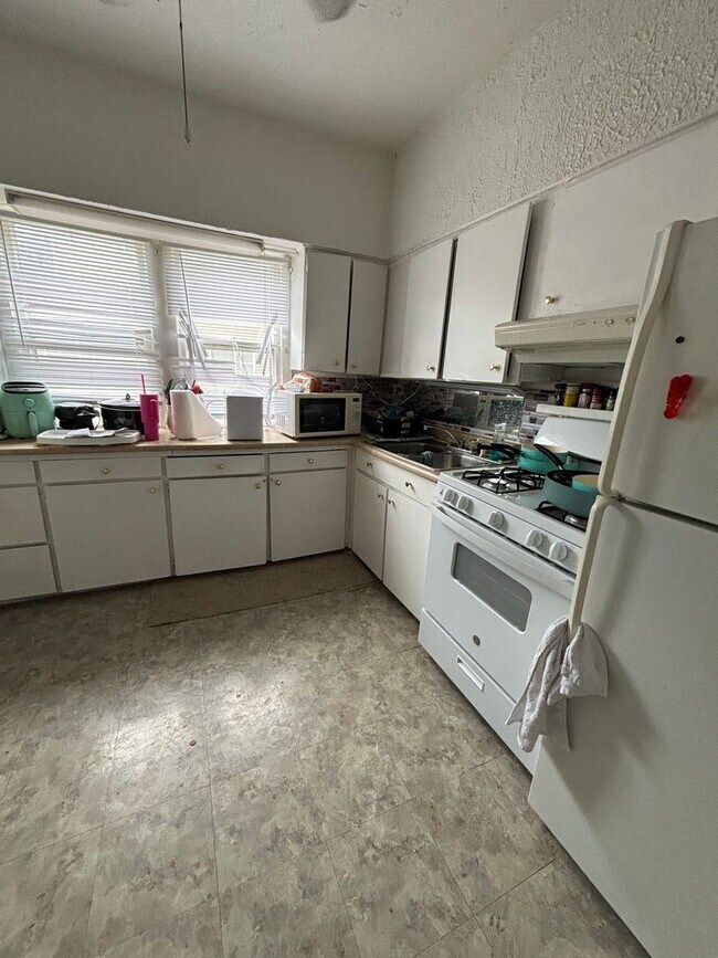 Foto del edificio - Spacious 3 bedroom, 1 bathroom House