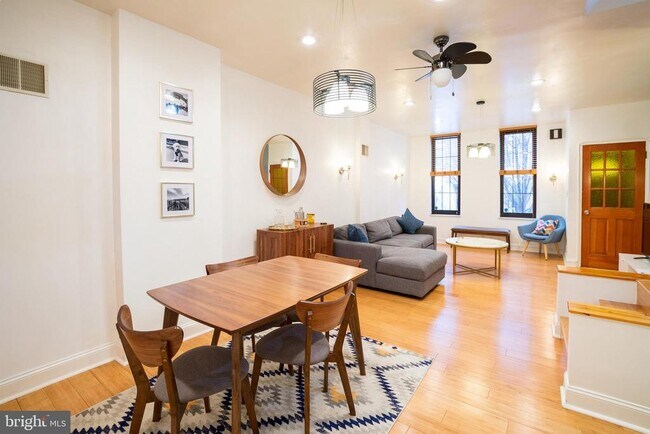 Foto del edificio - 242 Fairmount Ave