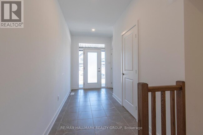 Building Photo - 853 Solarium Ave