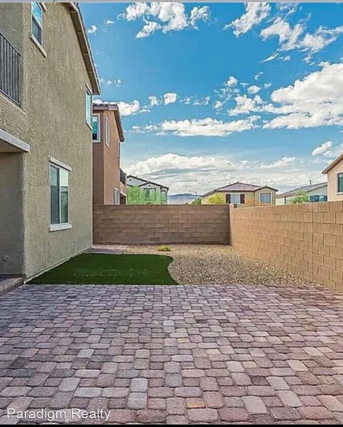 Foto del edificio - 4 br, 3 bath House - 7812 Victoria Tower.,