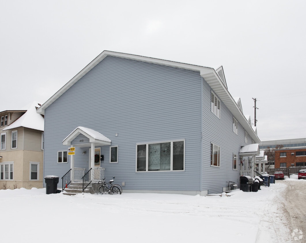 Building Photo - 412 4th St SE