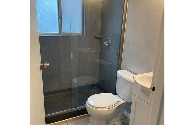 Building Photo - 558 Lowell Ave