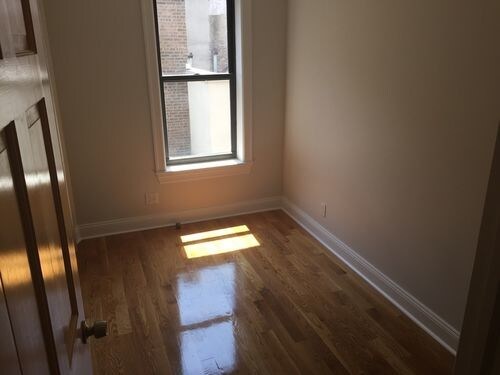 Building Photo - 128 Thompson St