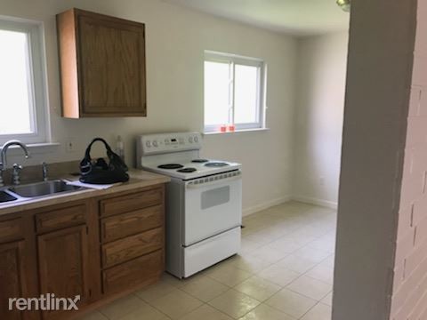 Building Photo - 3 br, 1 bath House - 414 Maxwell Rd