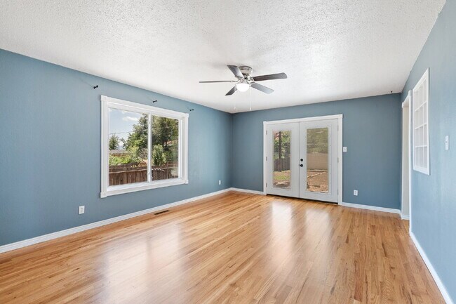 Foto del edificio - Central Location | 15 Min to Peterson, 20 ...