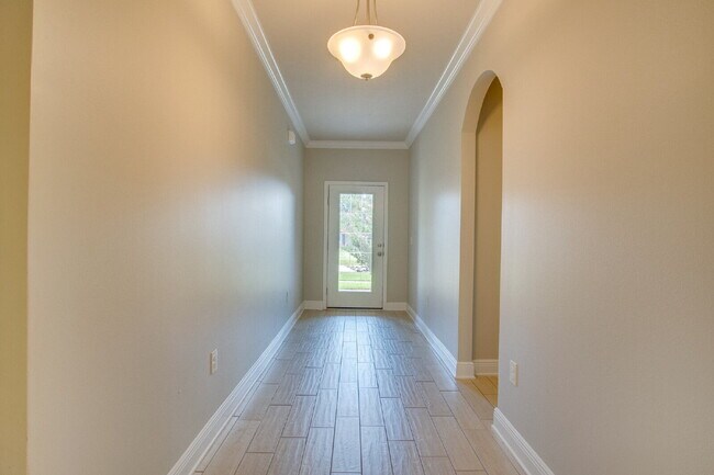 Foto del edificio - Spacious 4BR Pool Home with Modern Upgrade...