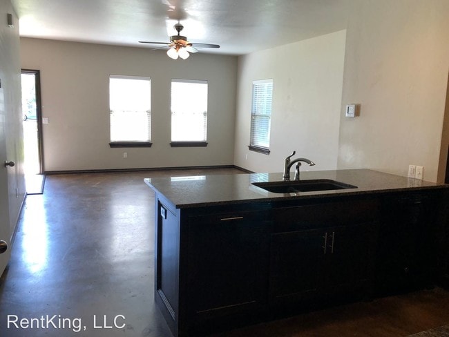 Building Photo - 4 br, 4.5 bath House - 830 Monnett Ave