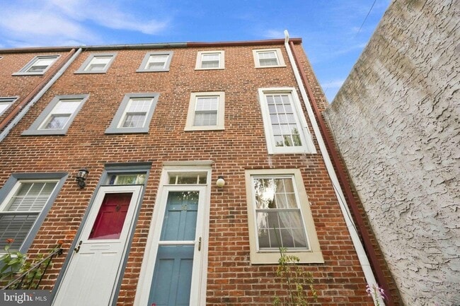 Photo - 725 Pemberton Street Unit 10 Townhome