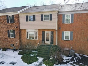 Building Photo - 222 Huntington Ln