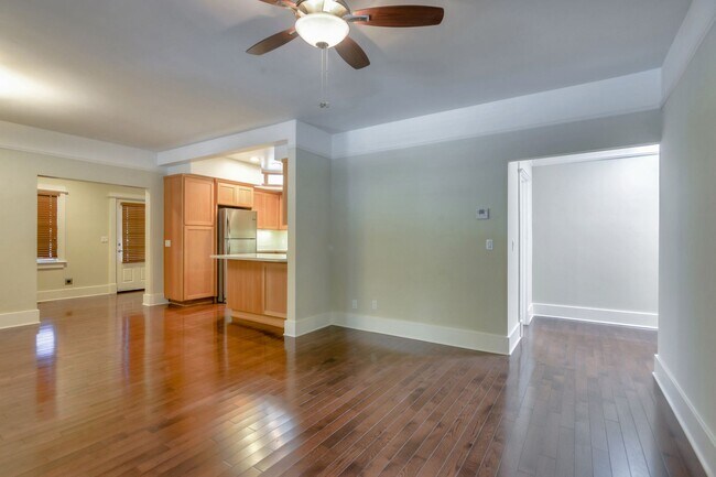Foto del edificio - 645-651 Lytton Ave