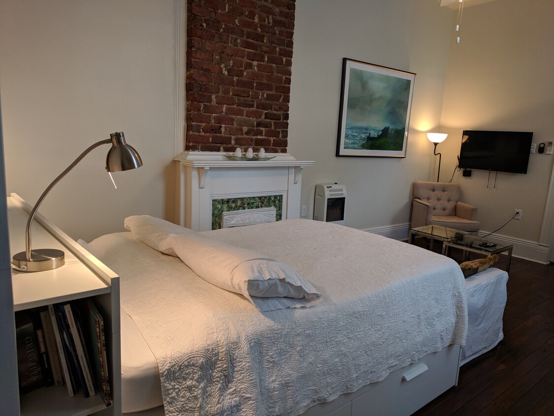 Foto principal - 3131 Dauphine St