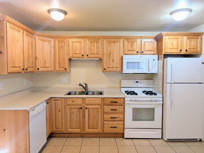 Building Photo - 3373 Canyon Meadow Dr