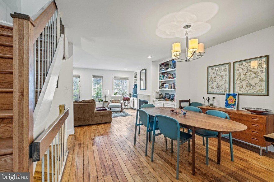 Foto principal - 4214 Embassy Park Dr NW