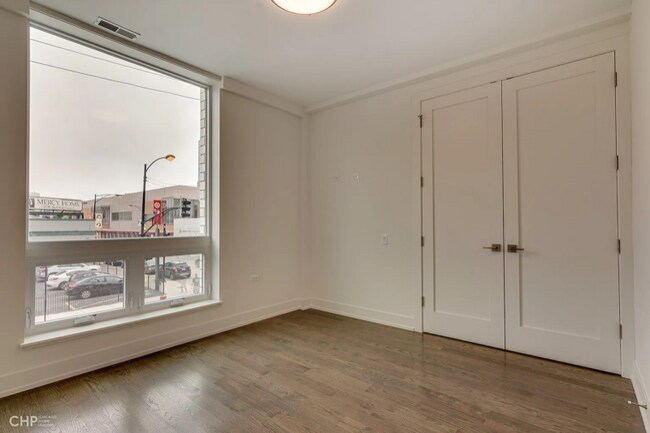 Building Photo - 236 S Racine Ave