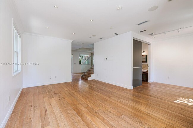 Foto del edificio - 464 Fernwood Rd