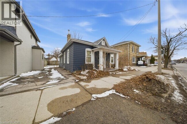 Photo du bâtiment - 194 Brant Ave