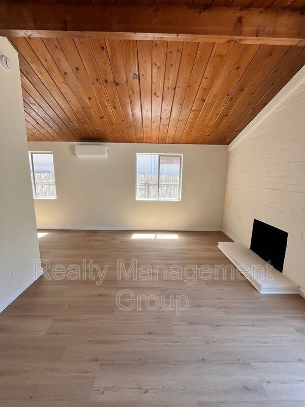 Primary Photo - 4283 51st St