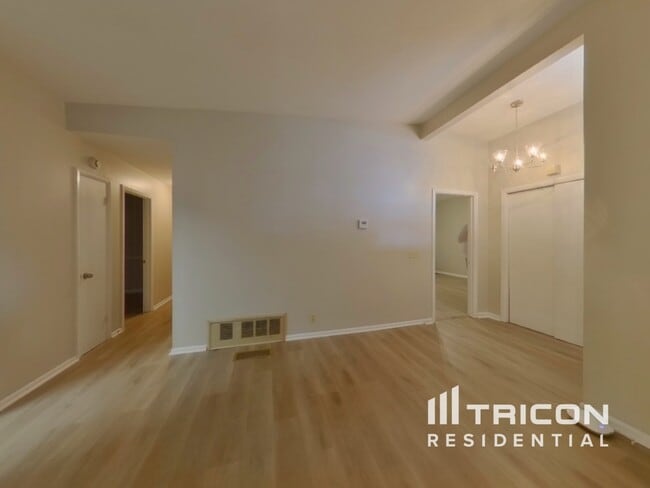 Building Photo - 2087 Meadowbrook Dr SW
