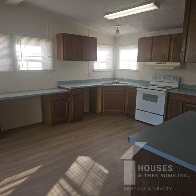 Foto del edificio - 214 Double Bridge Rd