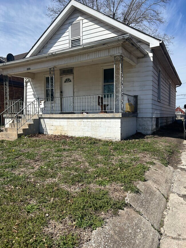 Photo - 2345 Iowa St House