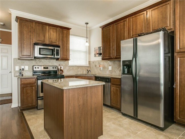 Building Photo - 2980 Europa Dr