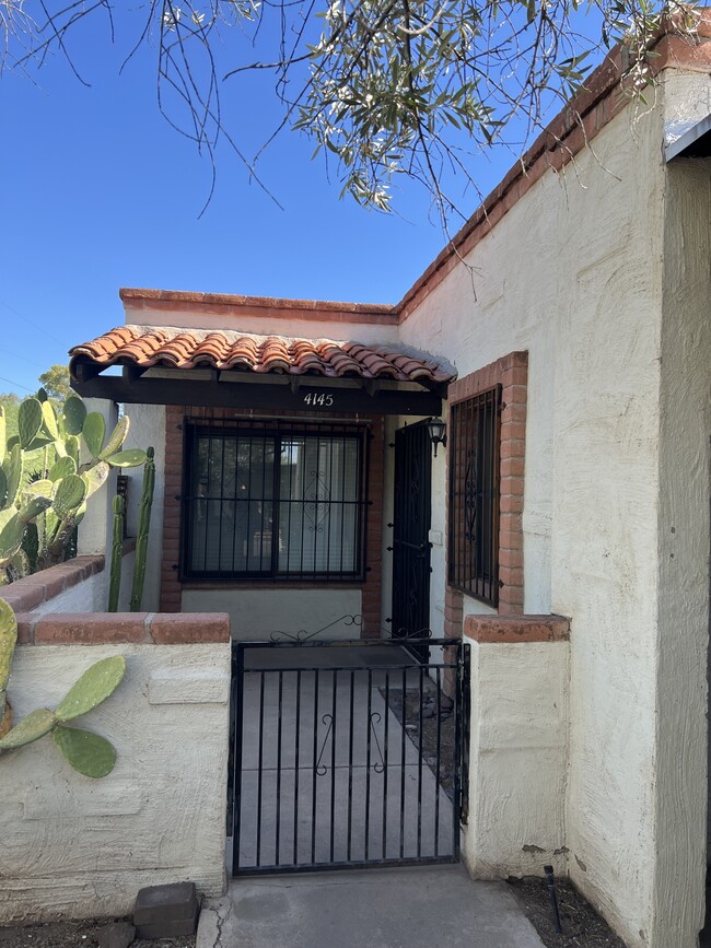 Foto del edificio - 4145 N Via Villas