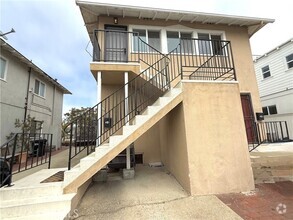 Building Photo - 714 Loma Dr
