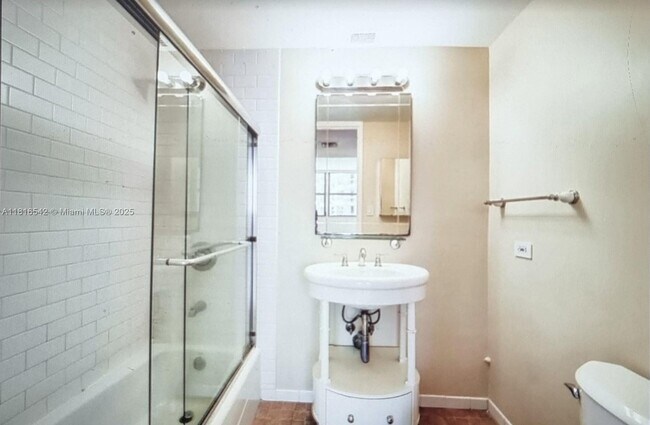 Building Photo - 5055 Collins Ave