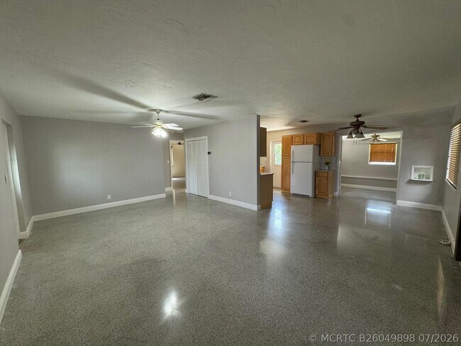 Building Photo - 2624 NE 8th Ct