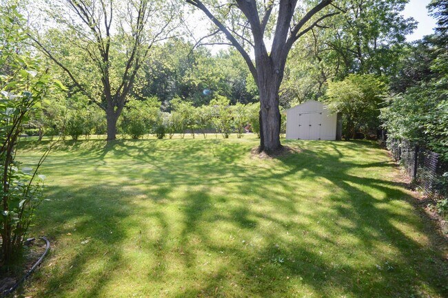 Building Photo - 2603/2605 Riverside Ln NE