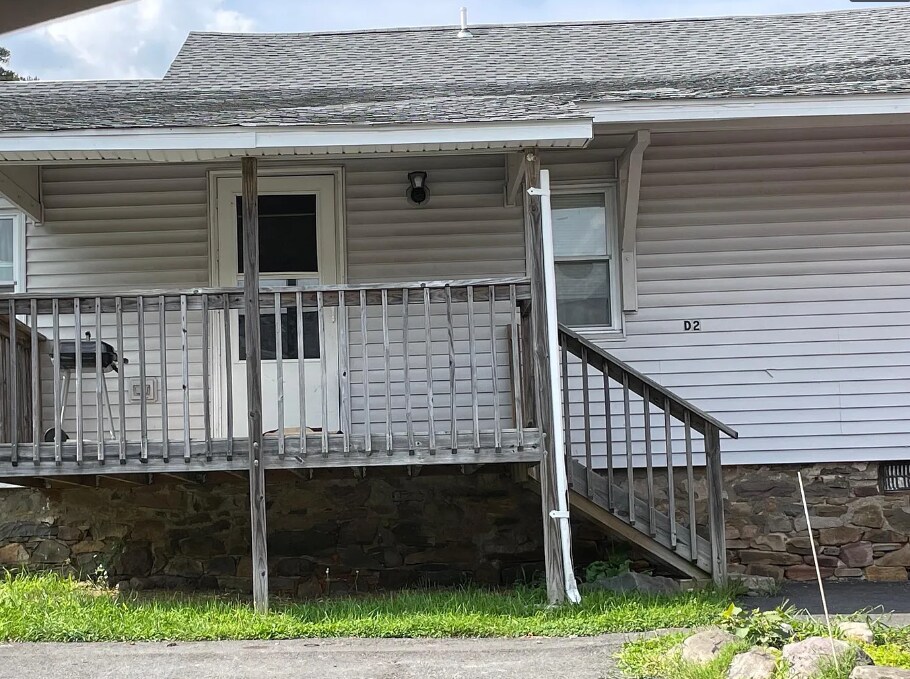 Primary Photo - 633 Main St