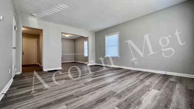 Building Photo - 2858 Ruhl Ave