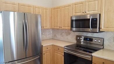 Building Photo - 4145 SW 9th Ave