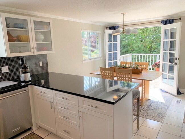 Foto del edificio - Beautiful Home in North Seattle - Availabl...