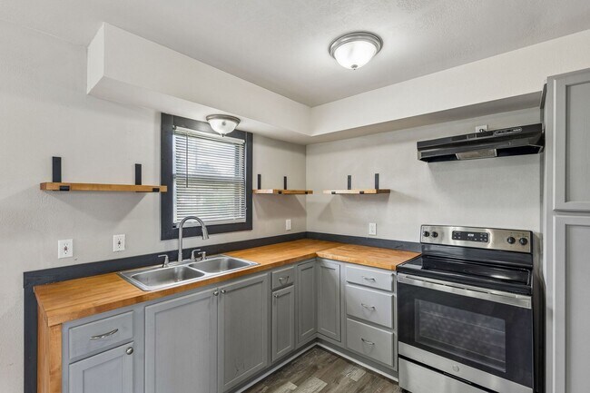 Foto del edificio - 3 bed, 1 bath home in Del City, OK