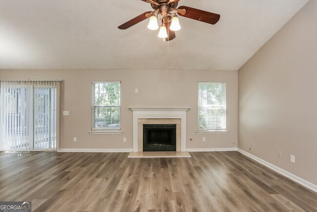 Foto del edificio - 2747 Wilding Green Ln
