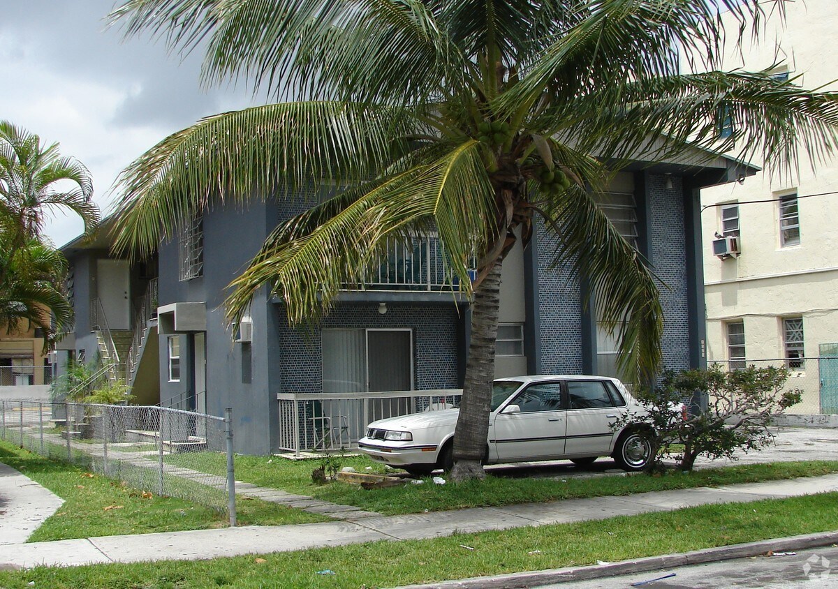 Building Photo - 1321 SW 4th St