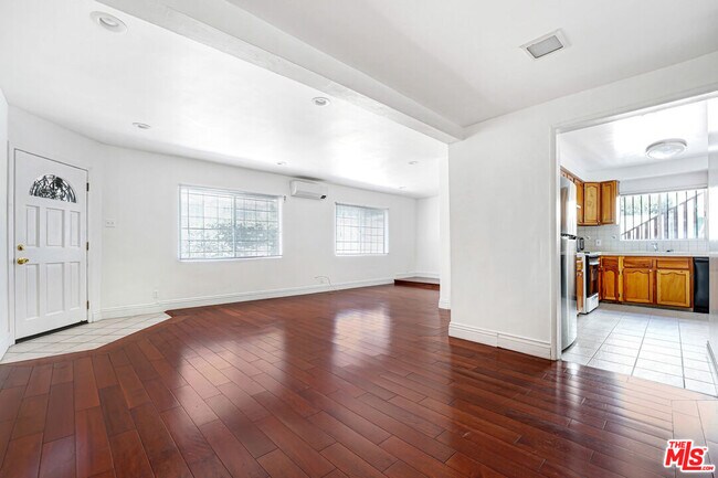 Foto del edificio - 7139 Hawthorn Ave