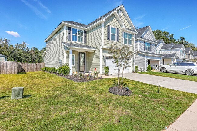 Foto del edificio - 132 McClellan Way