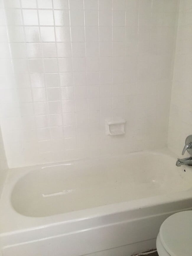 Building Photo - 3bd/2ba First Floor Unit