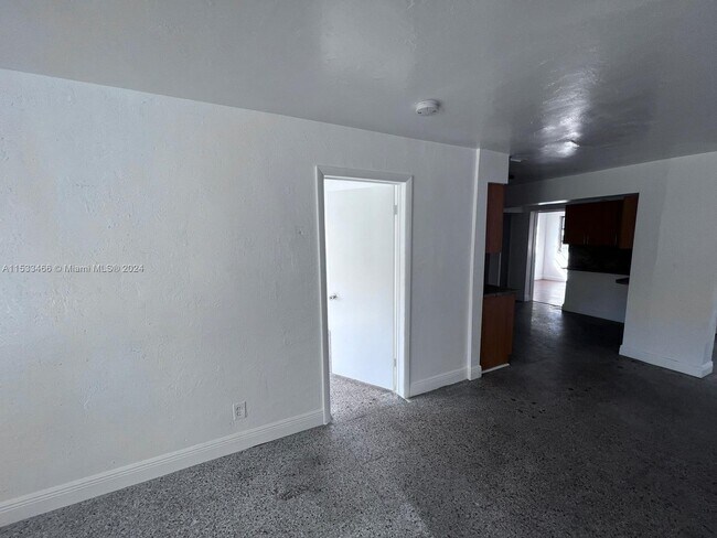Building Photo - 2503 NW 16th Ct