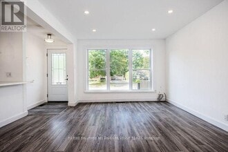 Building Photo - 47 Newbury Dr