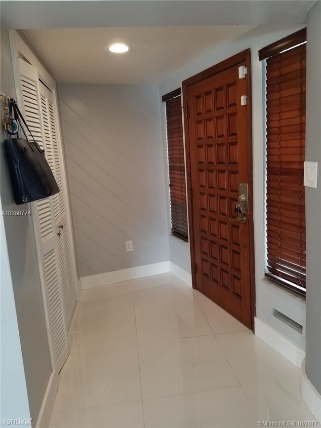 Foto del edificio - 170 NE 128th Ter