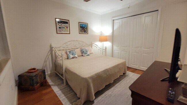 Building Photo - Luxury Apartment Right On The Beach In Lau...