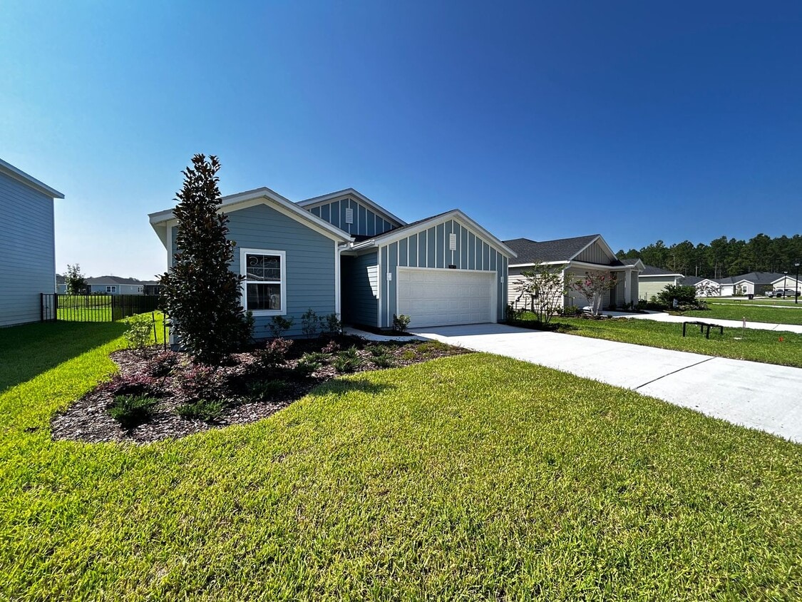 Primary Photo - Brand New Pristine 4/3 minutes from River ...